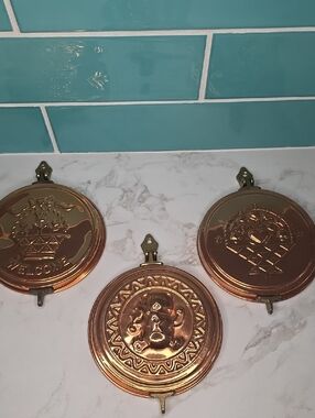 The Cook's Bazaar Lot Of 3 Vintage Copper Decorative Hanging Plate For Keys